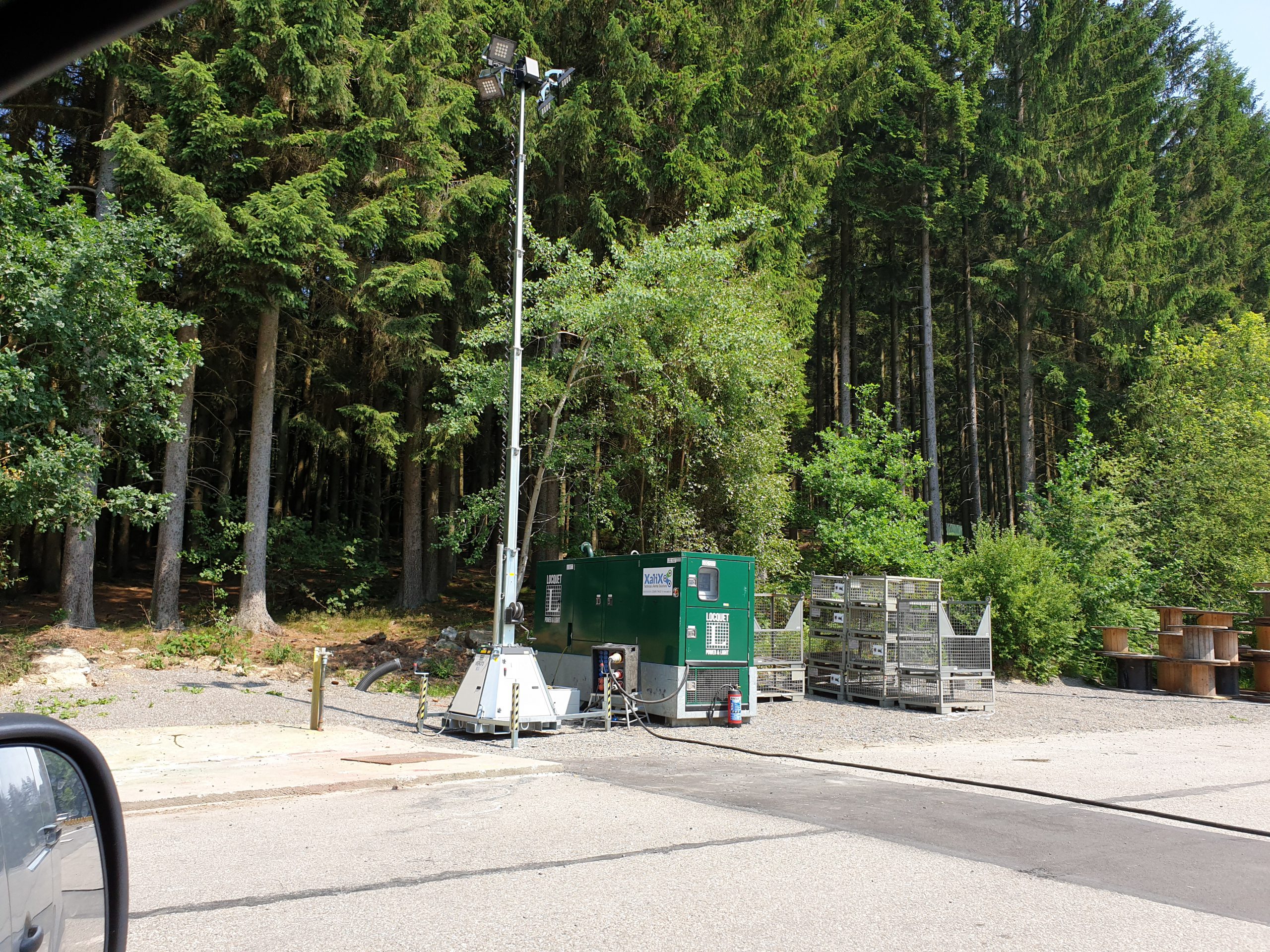 îlot d'éclairage et de prod elec.autonome et programmé pour fonctionnement horaire