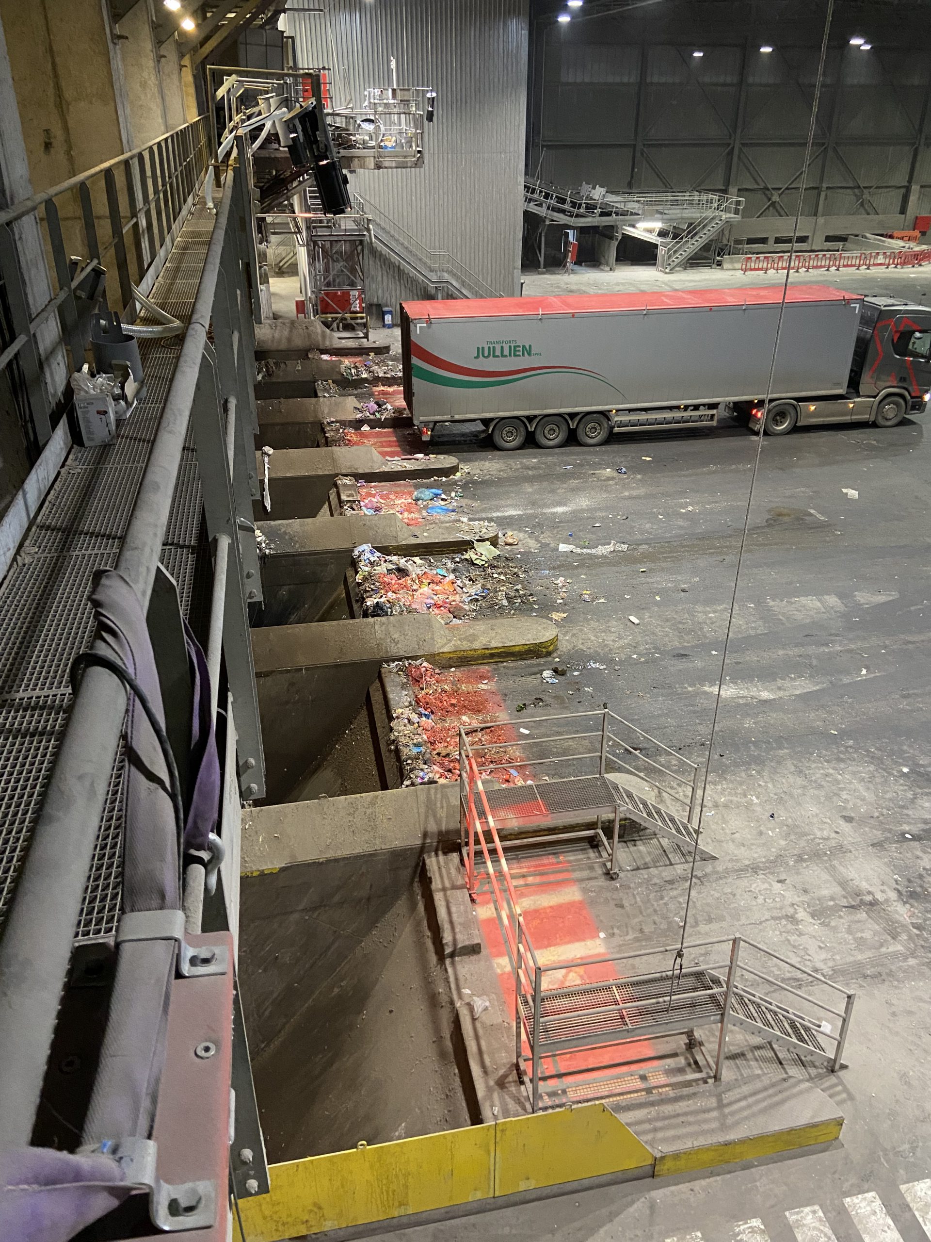 sécurisation par projecteur LED de zone exclusion piéton, sur mesure !