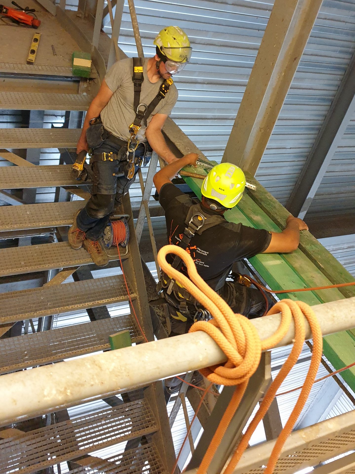 liaison-charpente-ascenseur-scaled