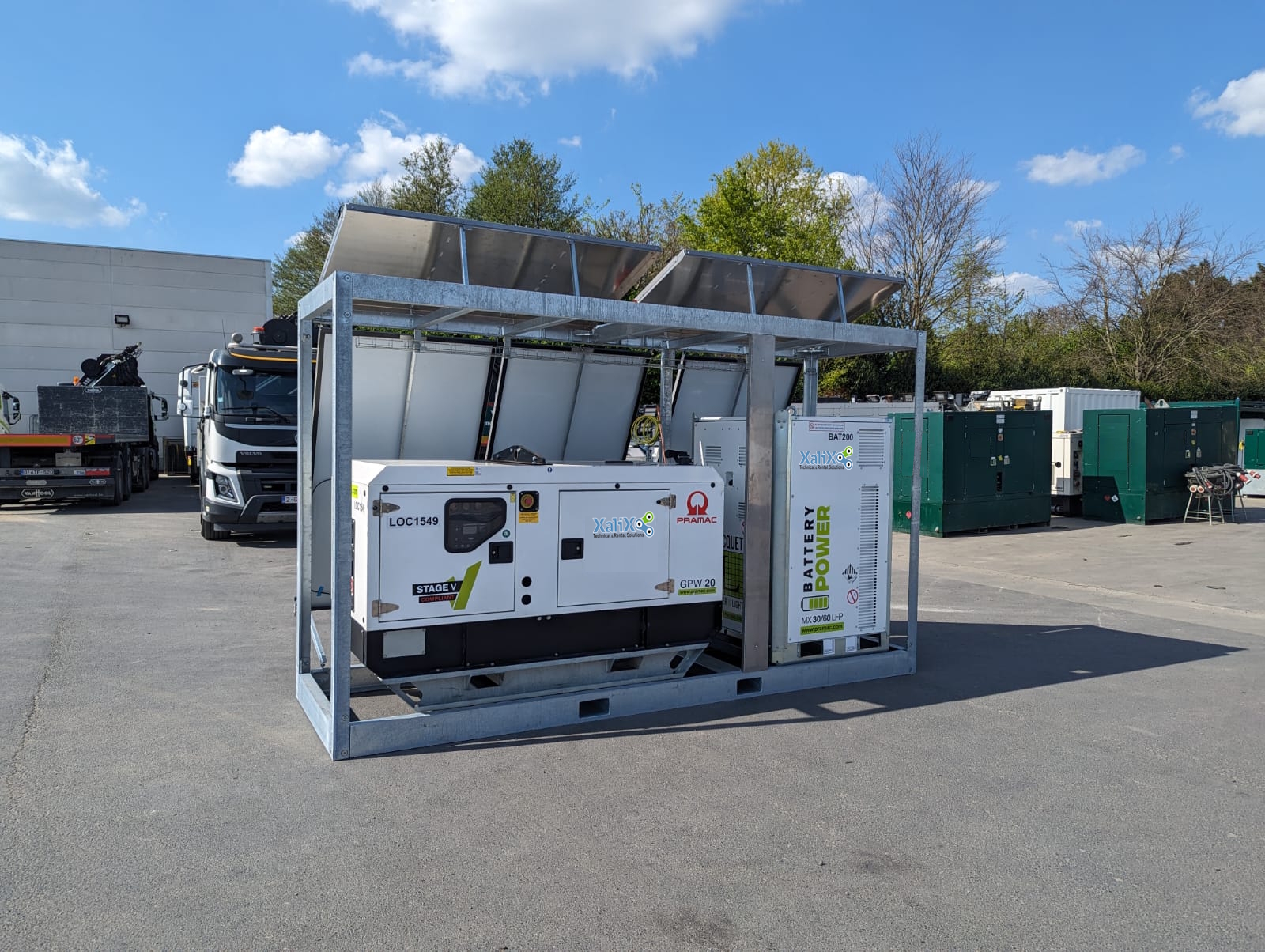 chassis avec batt pack + grpupe + panneaux solaires